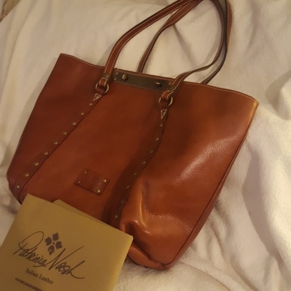 Patricia Nash Handbags - PATRICIA NASH BENVENUTO TOTE IN TAN NWTS